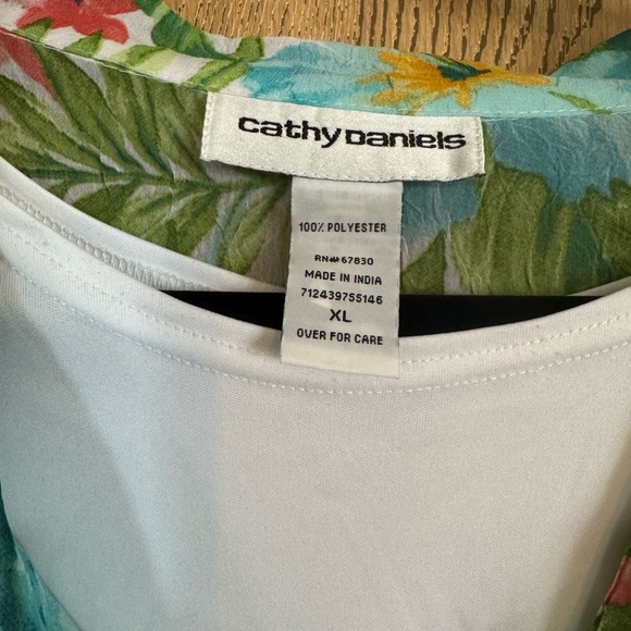 Cathy Daniel’s XL Women’s 2-piece Connected Floral Shirt Flowy Button - Picture 5 of 6